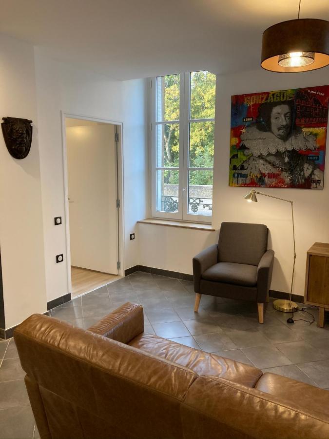 Suite Charles - Vue Musee Rimbaud Шарлевиль-Мезьер Экстерьер фото